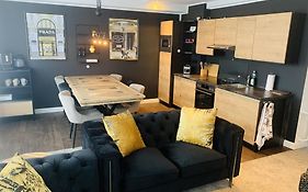 Besotel Mettmann-Schicke Fewo Oder Apartments Naehe Golfplatz Gruiten Und Neandertal Mit Glasfaser Wlan Und Parkplatz-Viele Schlafzimmer Mit Bad En Suite